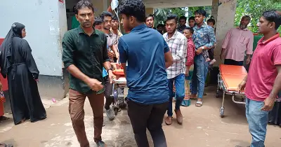 লক্ষ্মীপুরে মা ও দুই মেয়েকে কুপিয়ে হত্যা, সন্দেহভাজনকে পিটুনি দিয়ে হত্যা