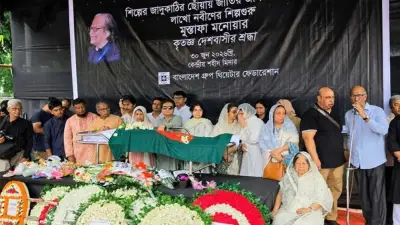 শহীদ মিনারে মুস্তাফা মনোয়ারকে শেষ শ্রদ্ধা, কাতার থেকে ফিরলো পাঁচ প্রবাসীর মরদেহ