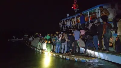 দিক হারিয়ে চরে আটকে পড়া লঞ্চ এমভি বৌয়ালীর ৮৫ যাত্রী উদ্ধার
