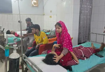 আশুলিয়ায় পোশাক কারখানায় অর্ধশত শ্রমিক অসুস্থ, শ্বাসকষ্ট ও মাথাব্যথা