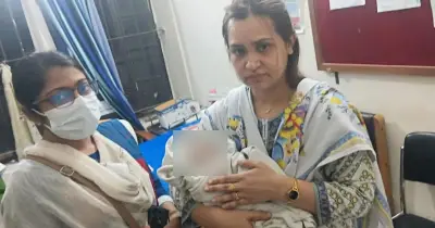 গজারিয়ায় ময়লার স্তূপ থেকে জীবিত নবজাতক উদ্ধার