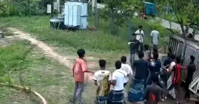চাঁদপুরে বিদ্যুৎ বিভ্রাট ও বিল বৃদ্ধির প্রতিবাদে পালি বিদ্যুৎ কর্মীকে আটকে রেখে মারধর