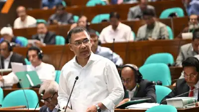 প্রধানমন্ত্রী: ভ্যানিটি প্রজেক্ট ও ঋণ জাতির ওপর বোঝা