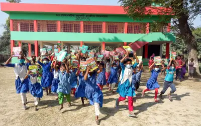 প্রাথমিক বিদ্যালয়ে পরীক্ষার ফি নেওয়ার সিদ্ধান্ত বিতর্কিত