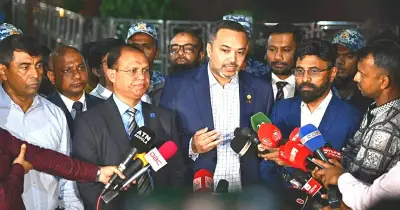 প্রধানমন্ত্রীর মালয়েশিয়া ও চীন সফর শেষে দেশে ফেরা, শ্রমবাজার খোলার আহ্বান