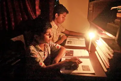 জামালপুরে তীব্র লোডশেডিংয়ে বিশ্বকাপ দেখা দুর্বিষহ