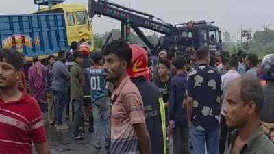 মানিকগঞ্জে ট্রাক-পিকআপ সংঘর্ষে নিহত ২