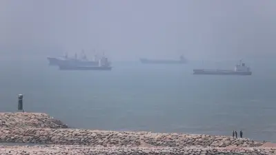 ইরানের নৌ অবরোধ তুলে নিল যুক্তরাষ্ট্র, চুক্তি নিয়ে খামেনির ভিন্নমত