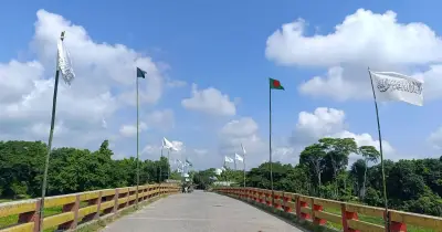 রাজধানীসহ দেশের বিভিন্ন এলাকায় সাদা-কালো পতাকা উড়ছে, তদন্ত করছে পুলিশ
