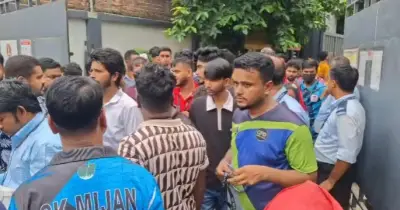 গাজীপুরে অসুস্থ অবস্থায় ছুটি না পেয়ে নারীর মৃত্যু, বিক্ষোভ