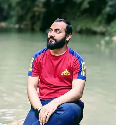 লোহাগাড়ায় মোটরসাইকেল থেকে ছিটকে পড়ে যুবক নিহত