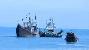 সাগর থেকে ৫ জেলে নিয়ে গেল আরাকান আর্মি