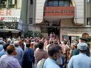 ইসলামী ব্যাংক গ্রাহক ফোরামের মানববন্ধন পুলিশি বাধায় পণ্ড