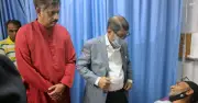 স্বাস্থ্যমন্ত্রীর হাসপাতালে নিহত শিশুর পিতার শারীরিক অবস্থা দেখতে যান