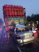 ভাঙ্গায় সড়ক দুর্ঘটনায় পরিবারের চারজনসহ পাঁচজন নিহত