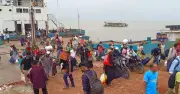 ঈদের পর পাটুরিয়ায় যাত্রীদের ভিড়, ঢাকামুখী লঞ্চে বাড়তি ভাড়ার অভিযোগ
