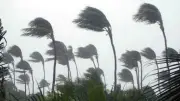 চট্টগ্রামে ঝড়ের শঙ্কা, হালিশহরে বস্তিতে আগুন