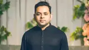 ঝালকাঠি ছাত্রলীগ সভাপতি মধু গ্রেপ্তার, বেলস পার্কে পুনর্বাসনের দাবিতে হকারদের সড়ক অবরোধ