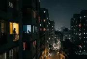 জানালার গল্প: নীরব বইয়ের পাতা উল্টানো