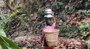 পাহাড়ি পথে পানির জন্য হাঁটছেন নারীরা, দীঘিনালায় তীব্র সংকট
