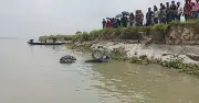 পদ্মা নদীতে ট্রাক্টর উল্টে চালকের মৃত্যু