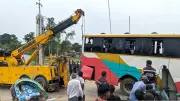 পদ্মায় বাস নিয়ন্ত্রণ হারানো, অল্পের জন্য রক্ষা