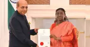 ভারতের হাইকমিশনার দীনেশ ত্রিবেদীর নিয়োগপত্র গ্রহণ