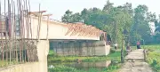 পাঁচ বছরেও শেষ হয়নি সেতুর কাজ, দুর্ভোগে হাজারো মানুষ