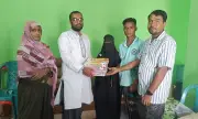 কয়রা বন্ধুসভার উদ্যোগে মেধাবী শিক্ষার্থী হাবিবার হাতে বই ও পোশাক