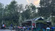 প্রকৃতির কোলে সাদ্দামের চায়ের দোকান, প্রতিদিন বিক্রি হয় ৪০০ কাপ চা