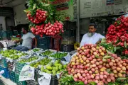 চট্টগ্রামে লিচুর দাম চড়া, সরবরাহ বাড়লেও কমছে না