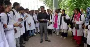 ছয় দফা দাবিতে রংপুর মেডিক্যাল কলেজ হাসপাতালে ইন্টার্ন চিকিৎসকদের অনির্দিষ্টকালের কর্মবিরতি