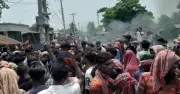 মজুরি বাড়ানোর দাবিতে কুষ্টিয়ায় সড়ক অবরোধ বিড়ি শ্রমিকদের