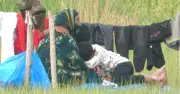 সীমান্তের শূন্যরেখায় ৬১ ঘণ্টা: মানবেতর দিন কাটছে শিশুসহ ১০ জনের