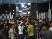 বন্দরে ছুরিকাঘাতে যুবক নিহত: লাশ নিয়ে থানা ঘেরাও, এসআই প্রত্যাহার