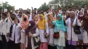 সরকারের আশ্বাসে ধর্মঘট প্রত্যাহার ইন্টার্ন চিকিৎসকদের