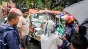 মুন্সীগঞ্জে কালবৈশাখি ঝড়ে গাছ উপড়ে অটোরিকশার উপর পড়ল