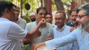 বাংলাদেশিদের জন্য পর্যটন ভিসা চালু, কলকাতায় ব্যবসায়ীদের মিষ্টিমুখ