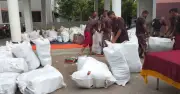 বিজিবির অভিযানে বেনাপোল কাস্টমসের গুদাম থেকে অতিরিক্ত পণ্য জব্দ, আটক ৩