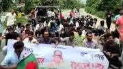 গোপালগঞ্জে শেখ মুজিবের ম্যুরালে কালি লেপনের প্রতিবাদে ছাত্রলীগের মহাসড়ক অবরোধ