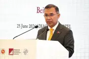 সিদ্ধিরগঞ্জে বাসচাপায় কলেজছাত্রী নিহত