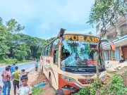 লোহাগাড়ায় বাস-বাস মুখোমুখি সংঘর্ষে কলেজছাত্রী নিহত