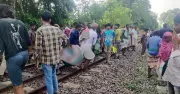 নাটোরে রেললাইনে বসে মোবাইলে কথা বলতে গিয়ে ট্রেনের ধাক্কায় গরু ব্যবসায়ী নিহত