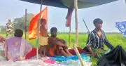 শূন্যরেখায় আটকে থাকা দম্পতি-শিশুদের ভাগ্য অনিশ্চিত, চার দিনেও মেলেনি সমাধান