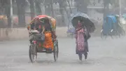মুষলধারে বৃষ্টিতে বিপর্যস্ত রাজধানী, ভোগান্তিতে নগরবাসী