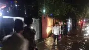বর্ষার প্রথম দিনে দেড় ঘণ্টার বৃষ্টিতে অচল কুমিল্লা নগর