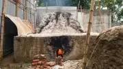 অবৈধ গ্যাসে চুন কারখানা, বিষাক্ত ধোঁয়ায় অতিষ্ঠ এলাকাবাসী