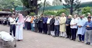 মুস্তাফা মনোয়ারের জানাজায় তথ্যমন্ত্রীর শ্রদ্ধা নিবেদন