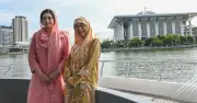 পুত্রাজায়ায় লেক ক্রুজে মালয়েশিয়ার প্রধানমন্ত্রীর স্ত্রীর সঙ্গে জুবাইদা রহমান
