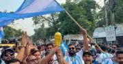মেসির আর্জেন্টিনা মাঠে নামছে আজ, সমর্থকদের বর্ণাঢ্য শোভাযাত্রা